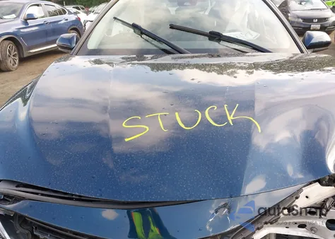 2020 Toyota Camry Le z USA, uszkodzony, nr VIN 4T1C11AK8LU871205